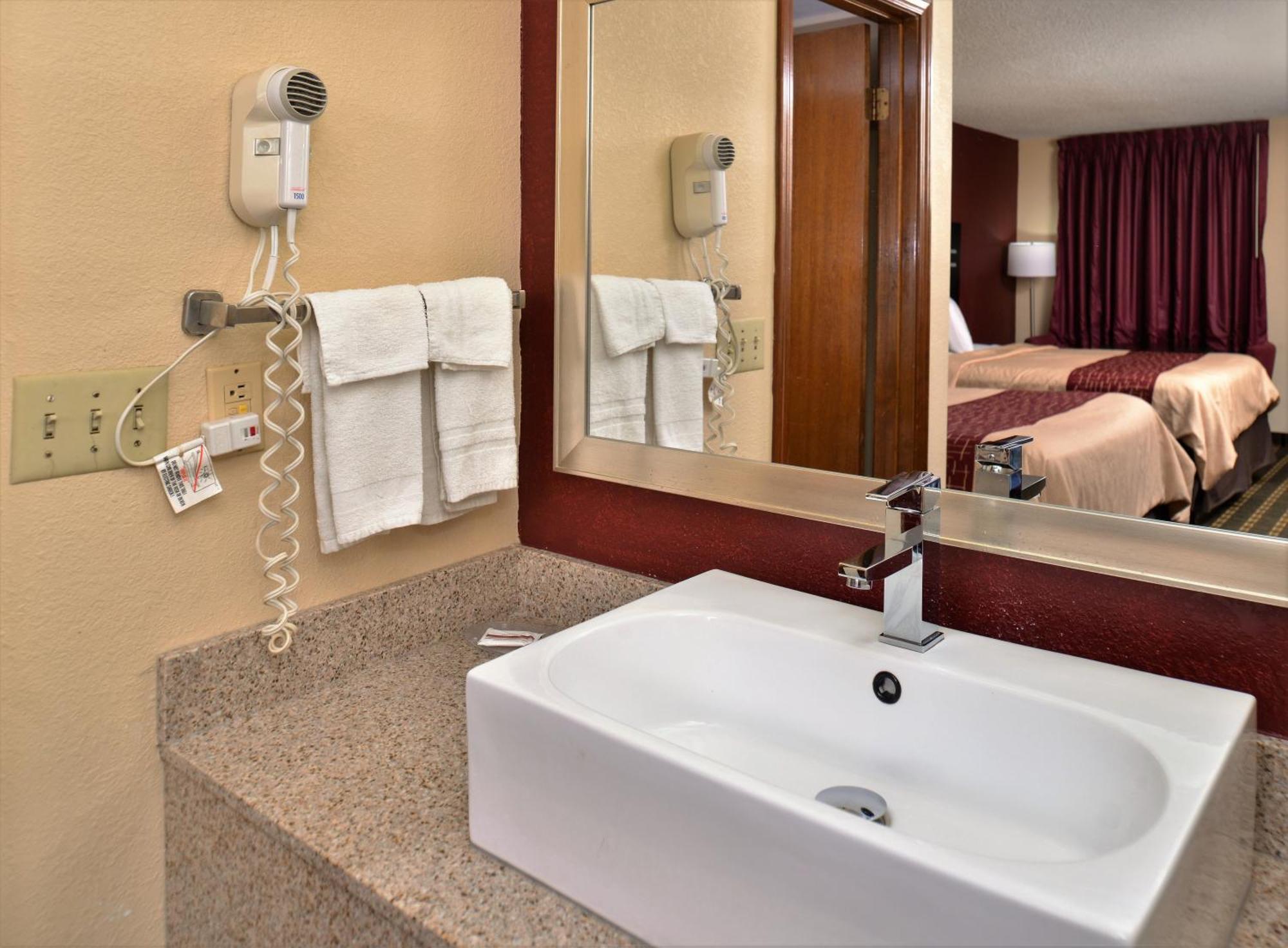 Deluxe Queen Room with Two Queen Beds Smoking