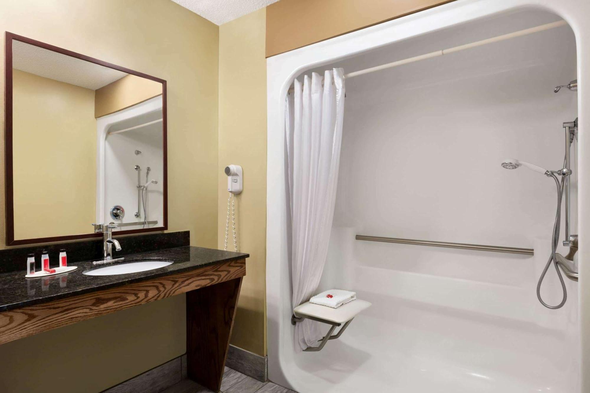 King Room - Disability Access/Non-Smoking
