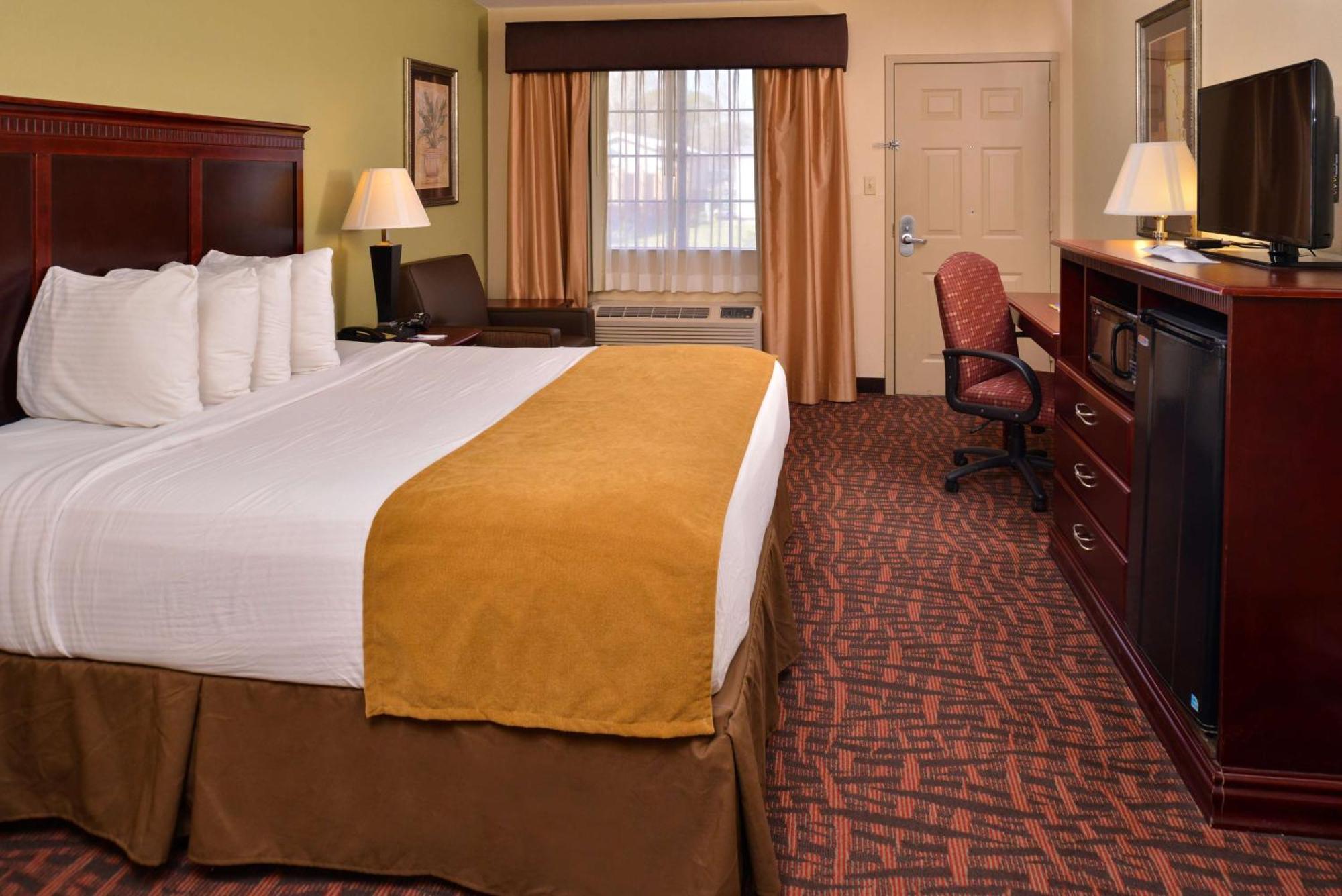 King Suite with Whirlpool - Non-Smoking