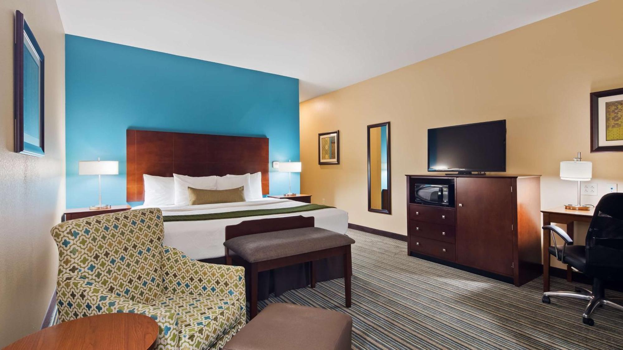 King Room with Roll-In Shower - Disability Access