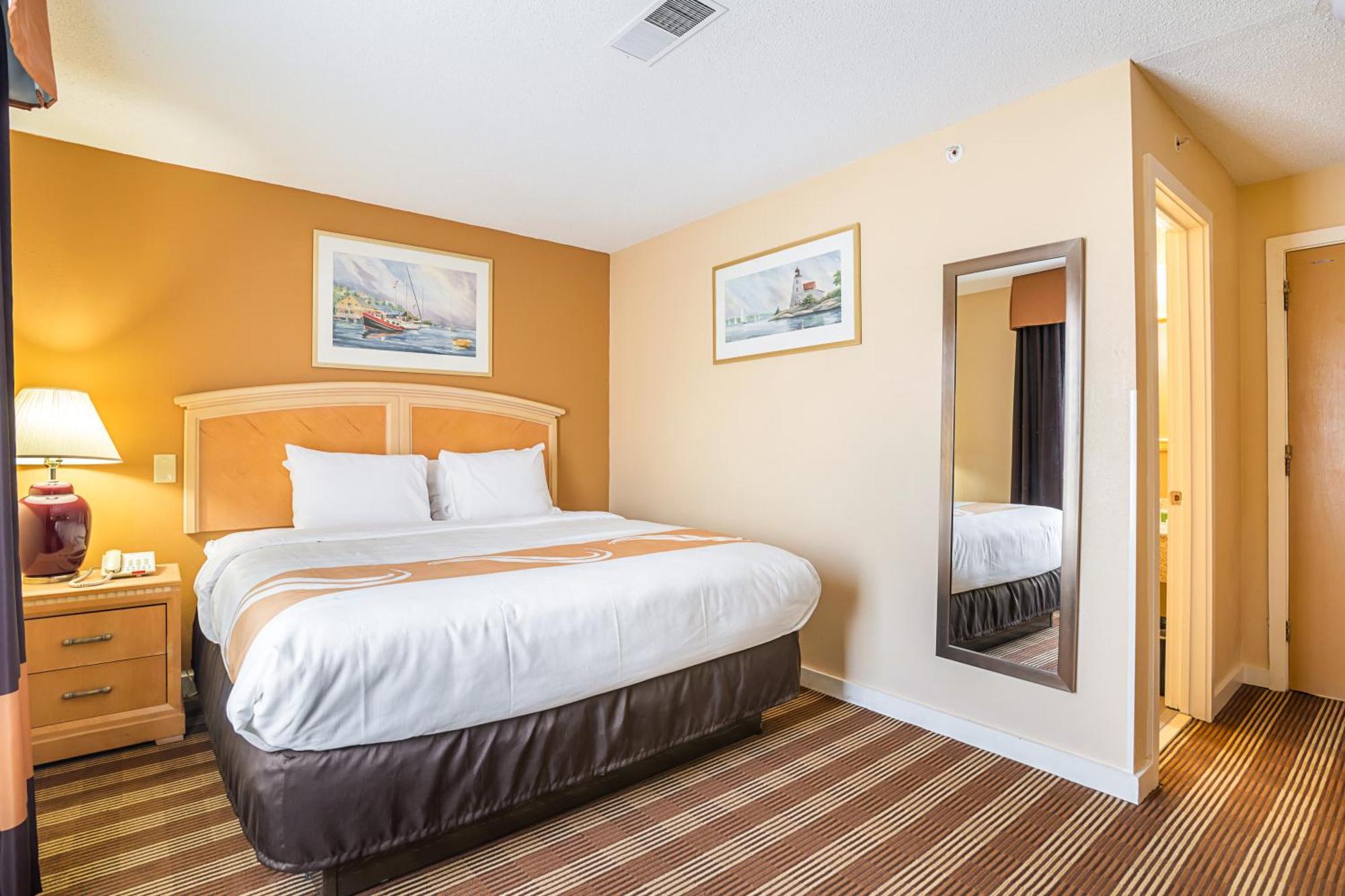 King Room - Non Smoking/Interior Corridor