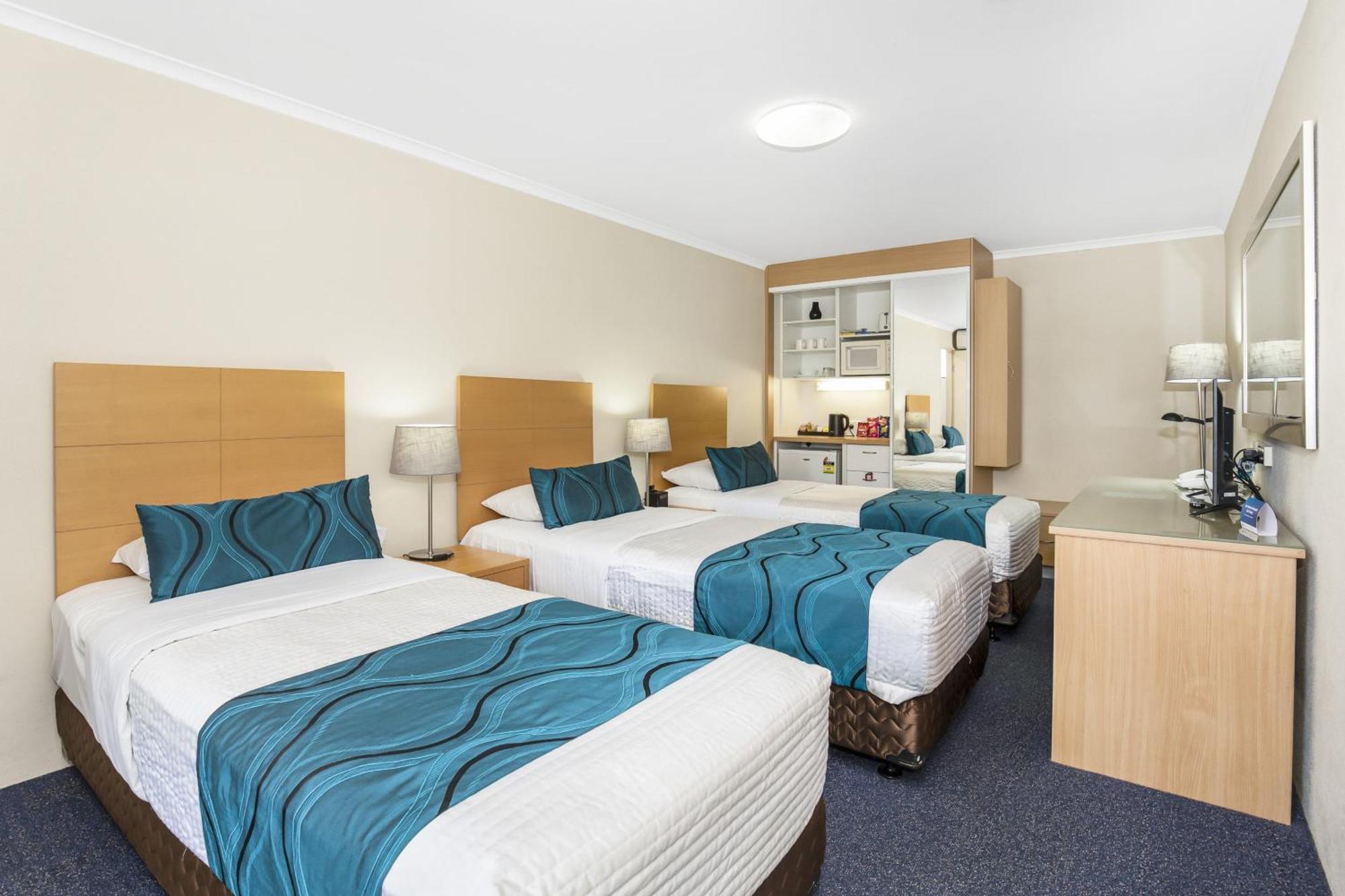Standard Room 3 Single Beds,1282512337:JPEG