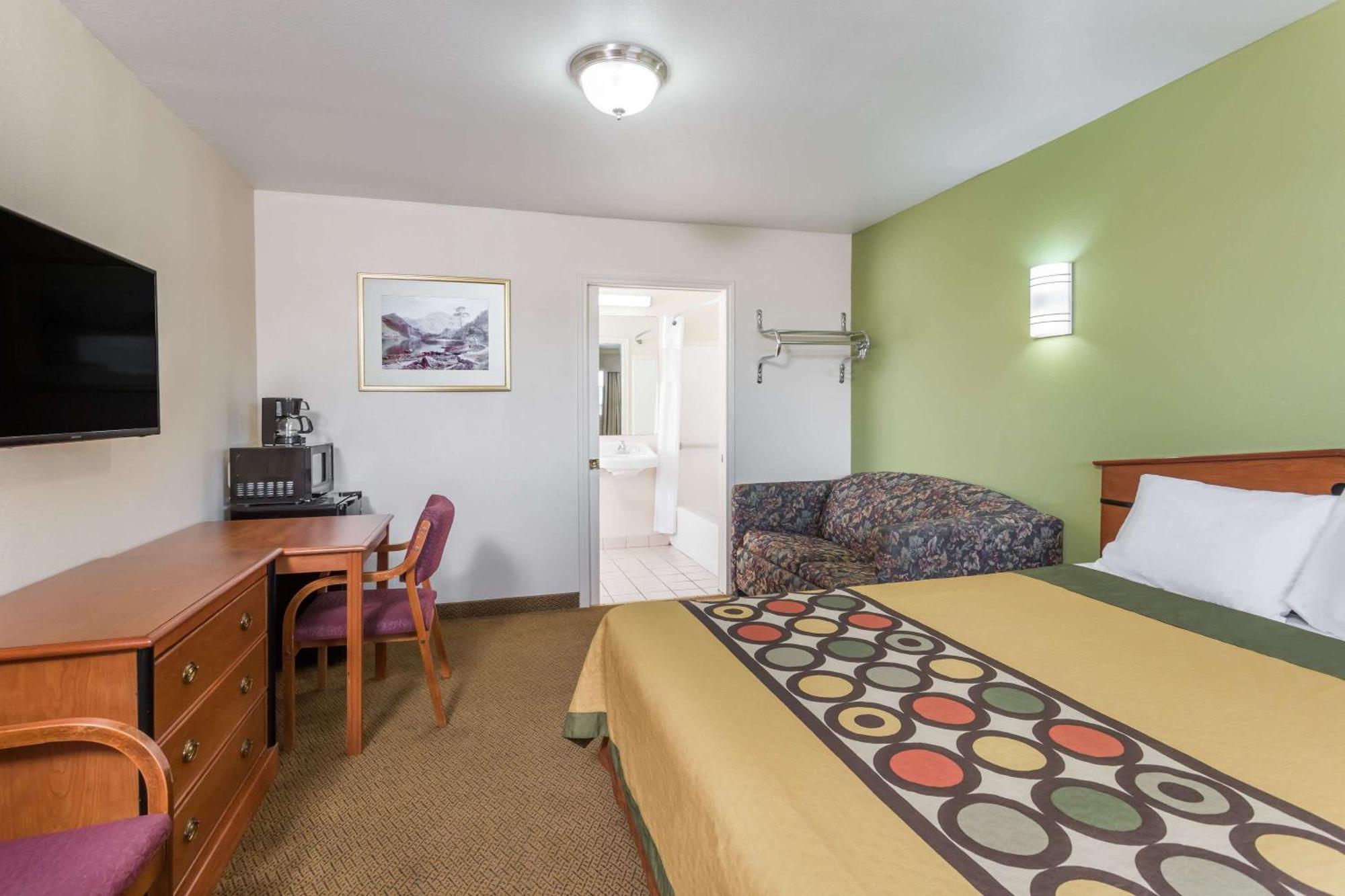Queen Room - Disability Access/Non-Smoking