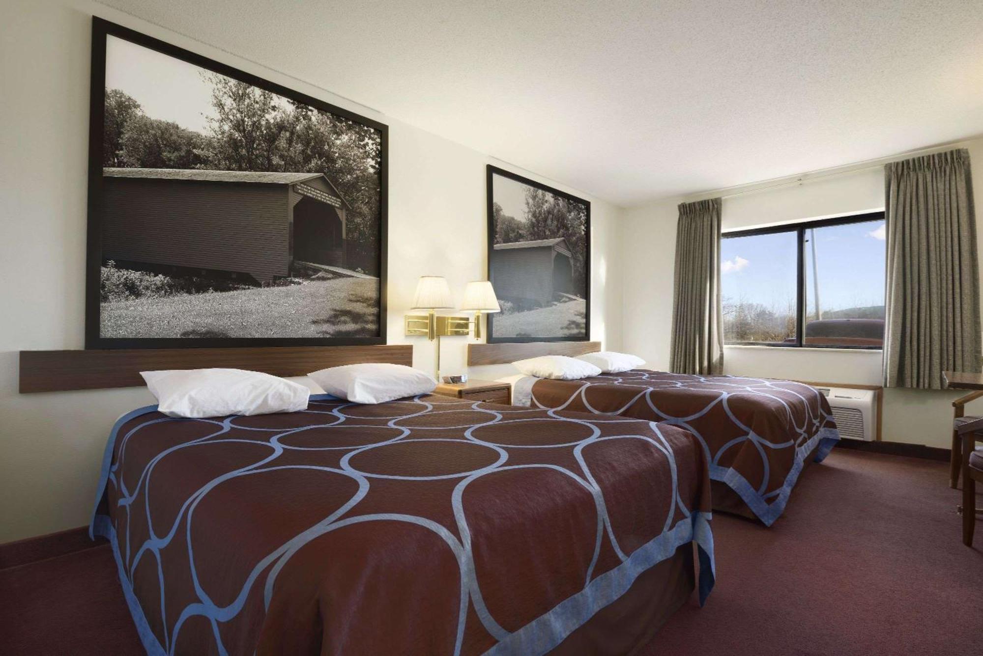 Queen Room with Two Queen Beds - Non-Smoking