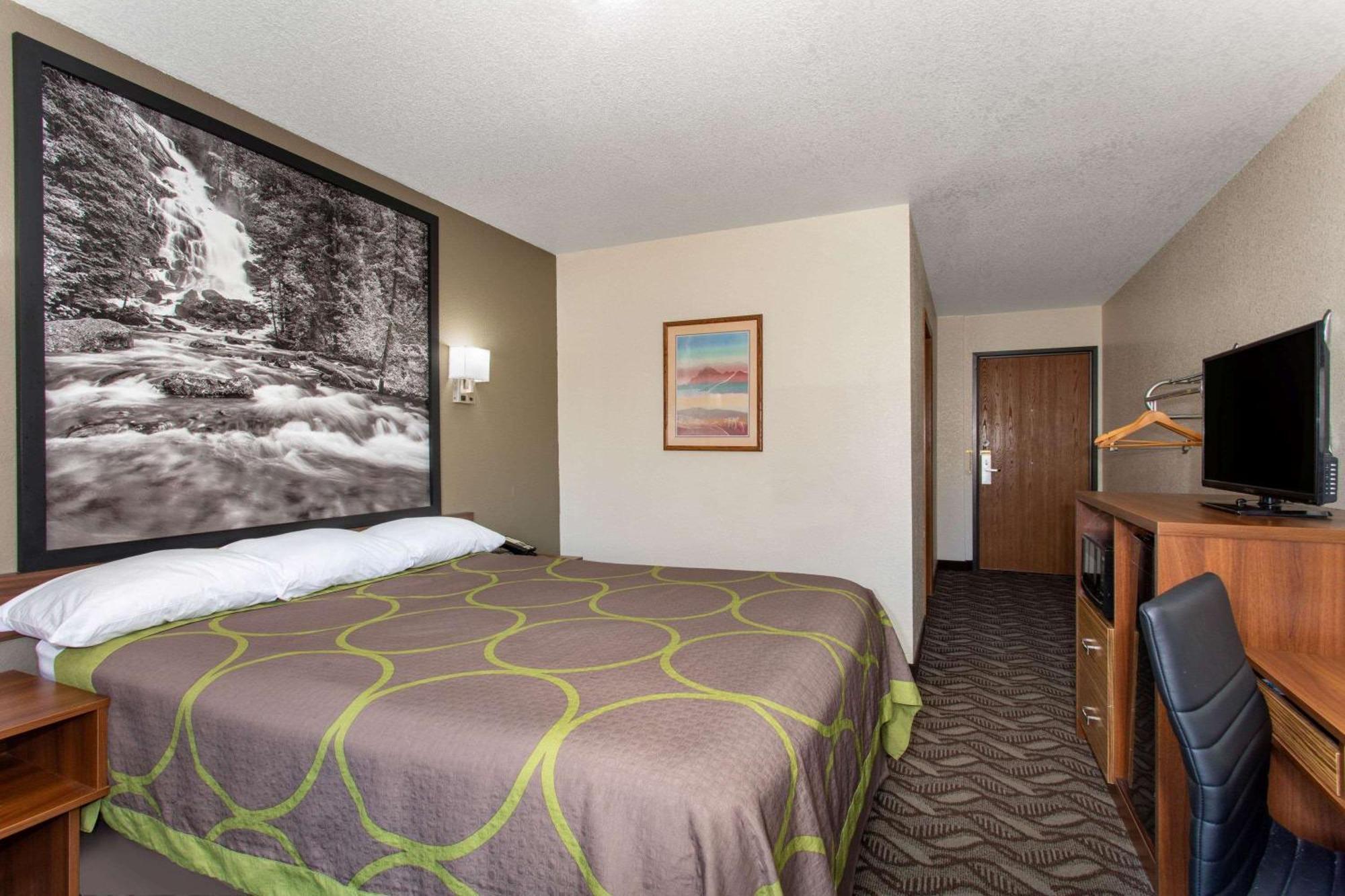 Queen Room - Mobility Access/Non-Smoking
