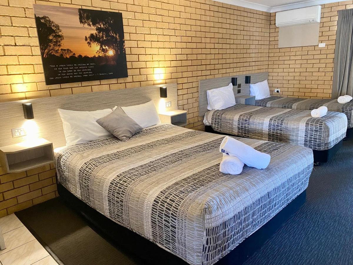Queen Suite and 2 Singles (Non Pet-Friendly)