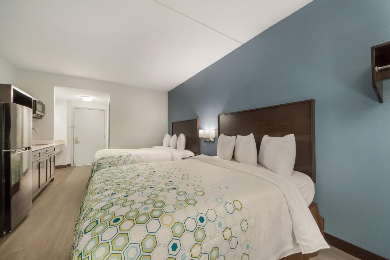 Studio Room with Two Queen Beds Non-Smoking