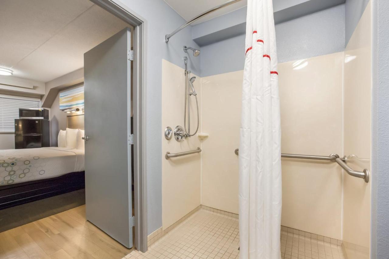 Studio King Room Disability Access Non-Smoking