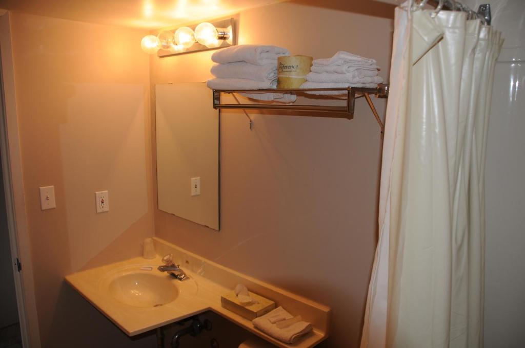 Queen Room with Hot Tub,828785426:JPEG