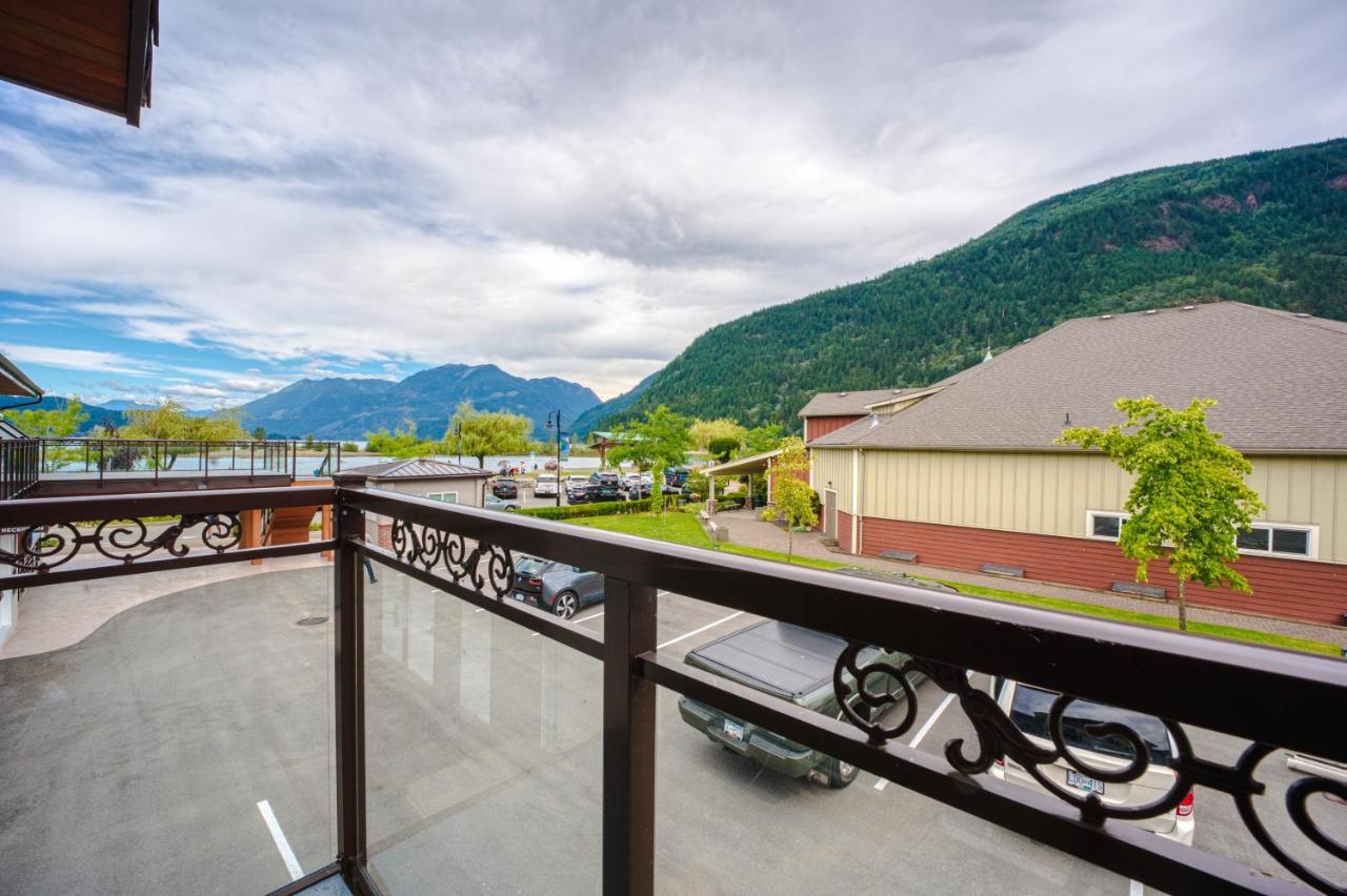 Deluxe Queen Studio with Balcony