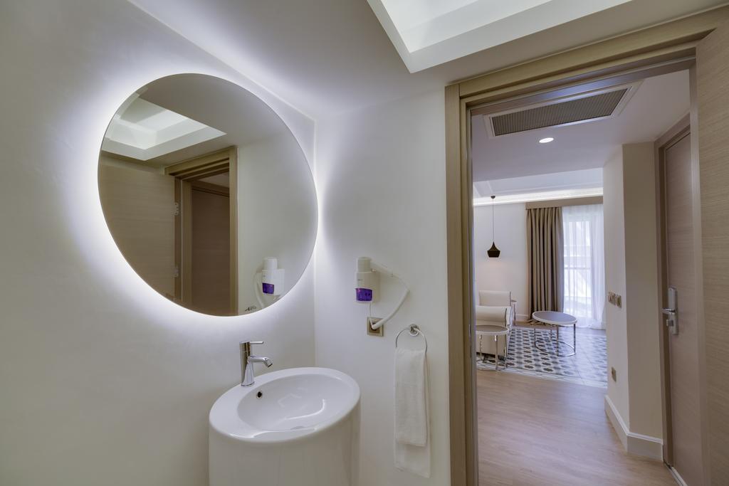 Double Room with Two Double Beds,189350285:JPEG