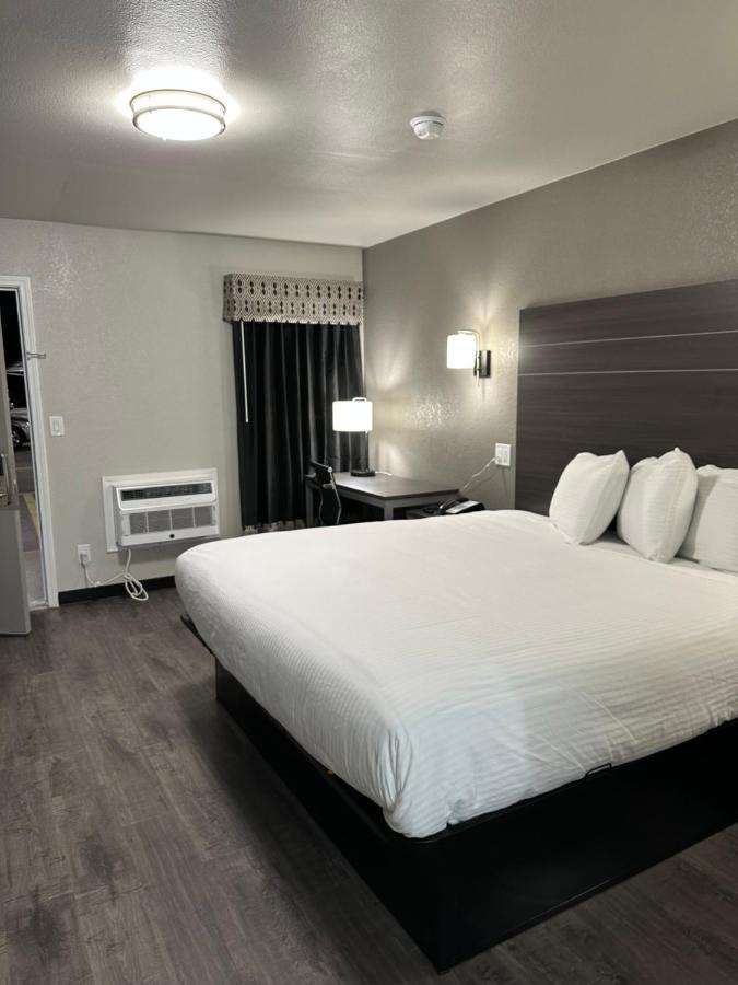 King Room - Non-Smoking