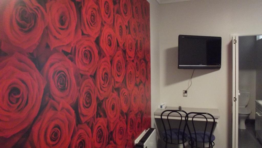 Queen Studio,133551915:JPEG