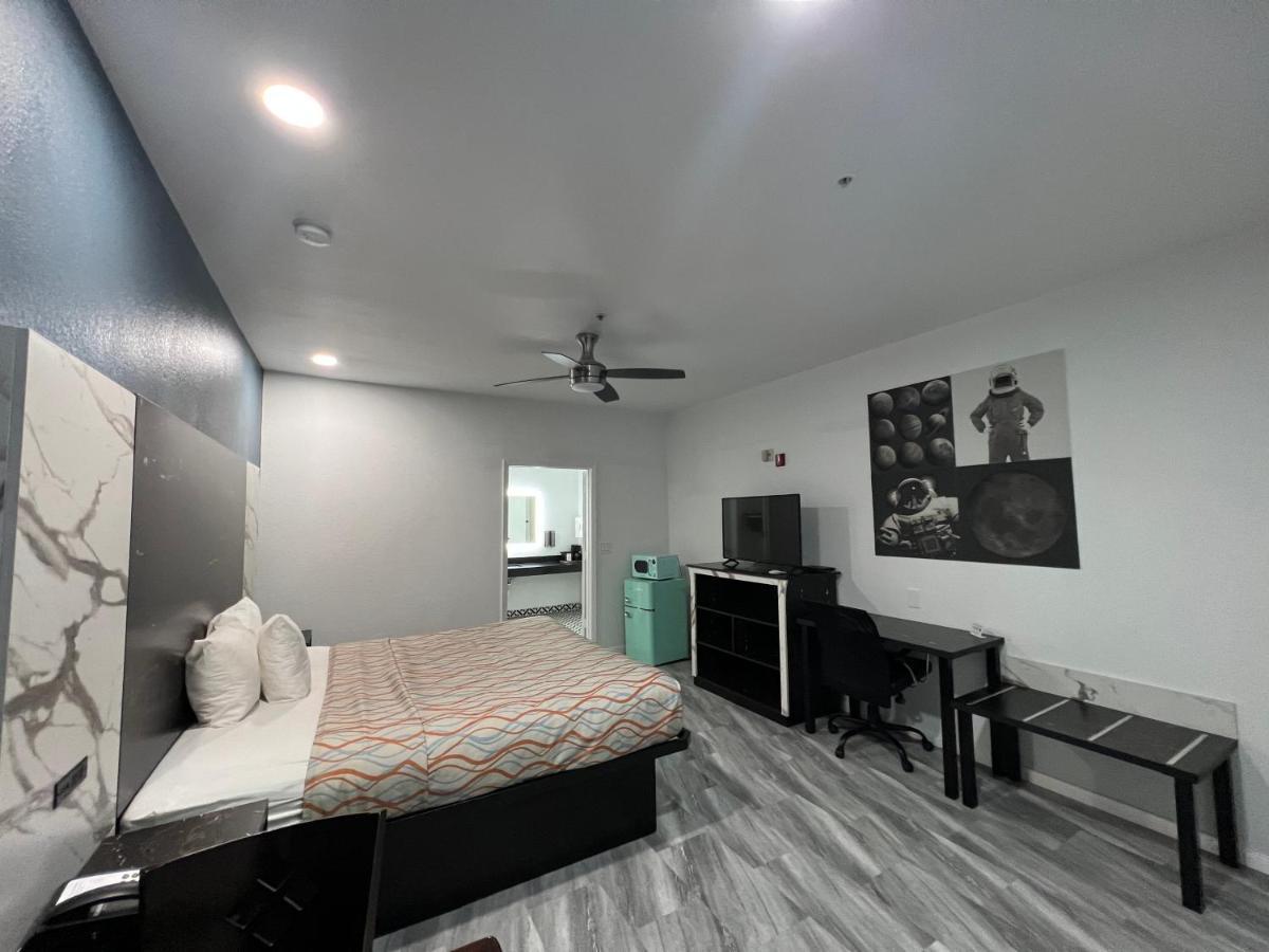 King Room - Non-Smoking
