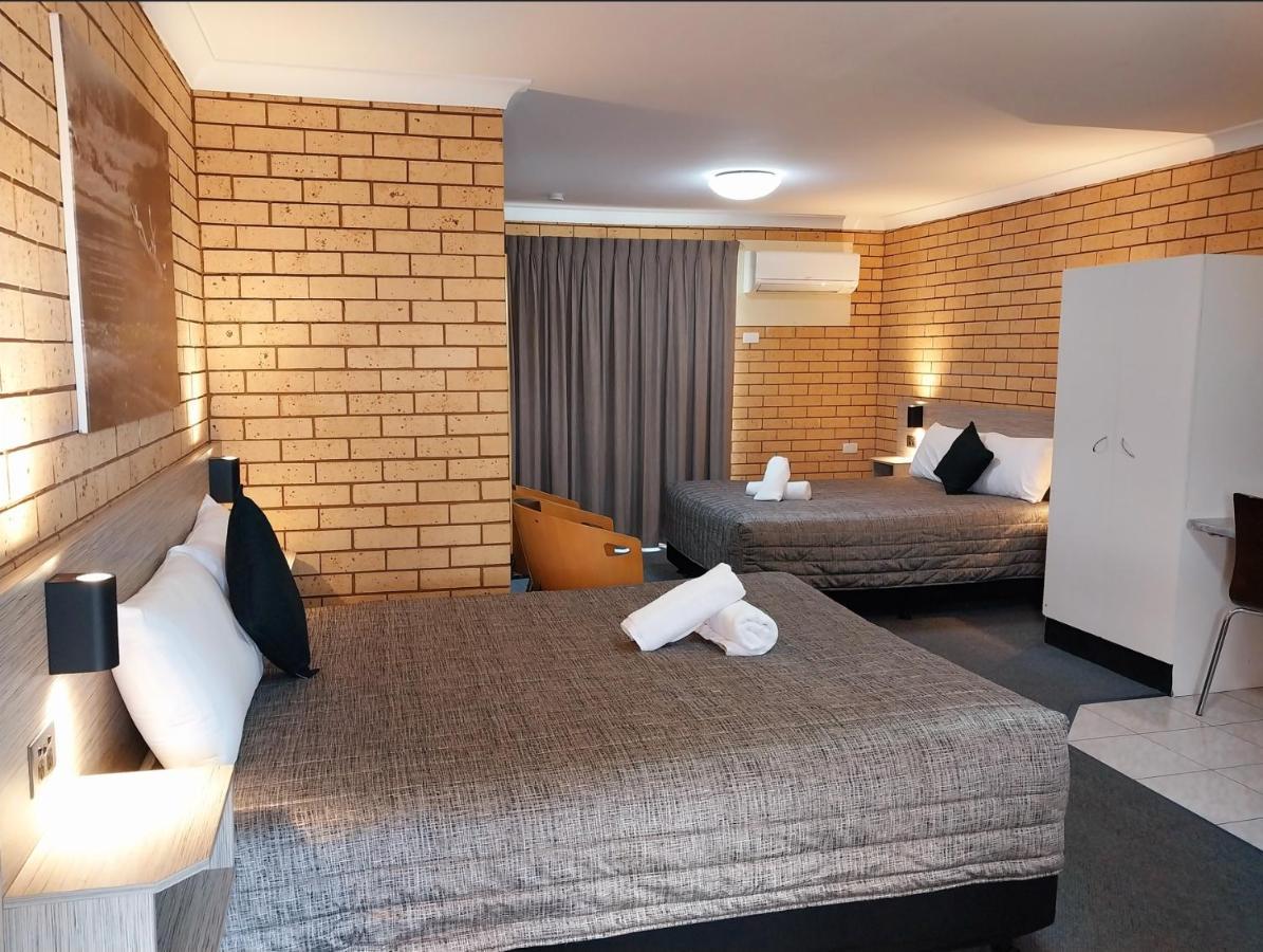 Queen + Double (Non Pet-Friendly) - Upstairs only