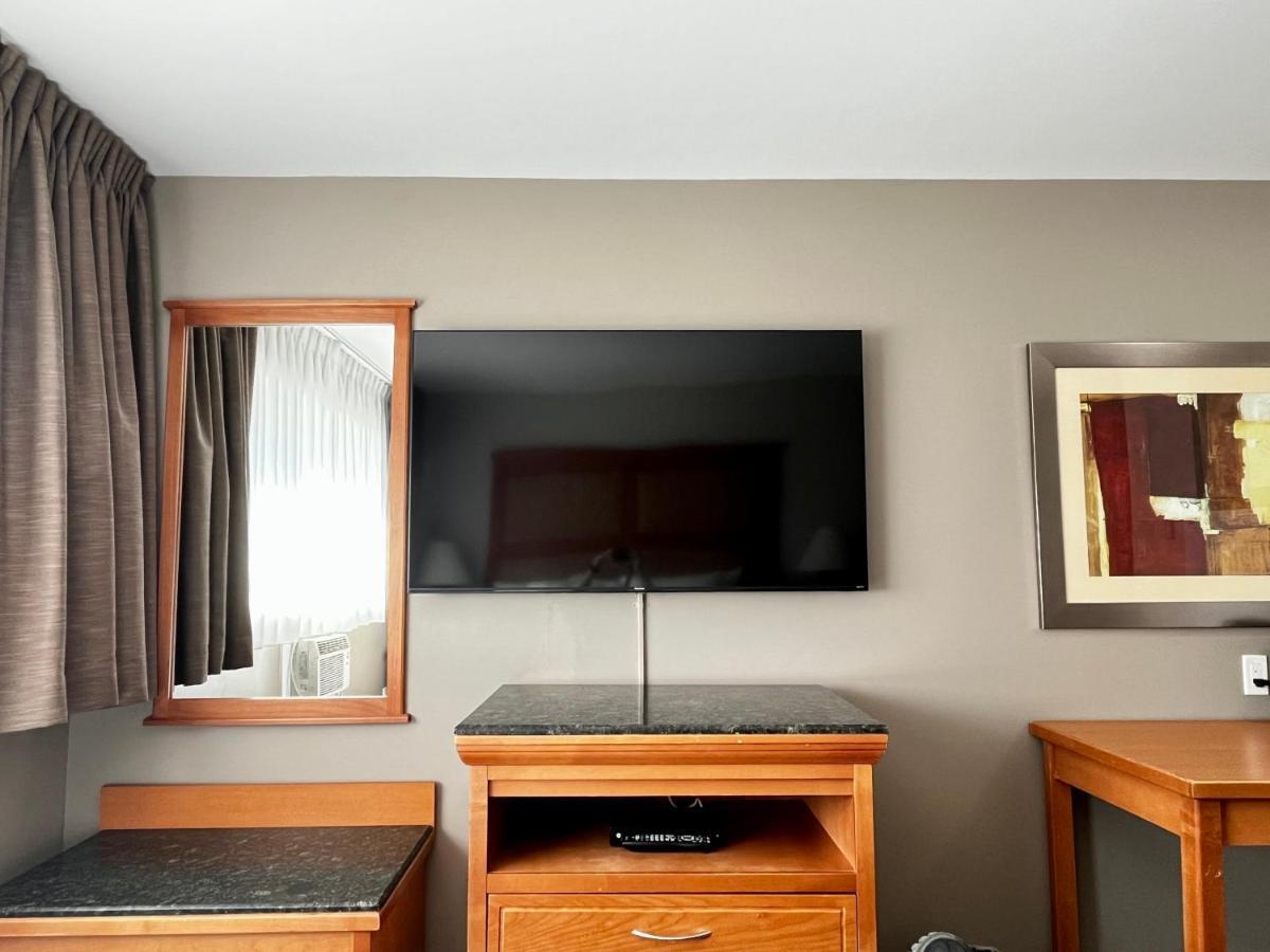 Deluxe King Suite