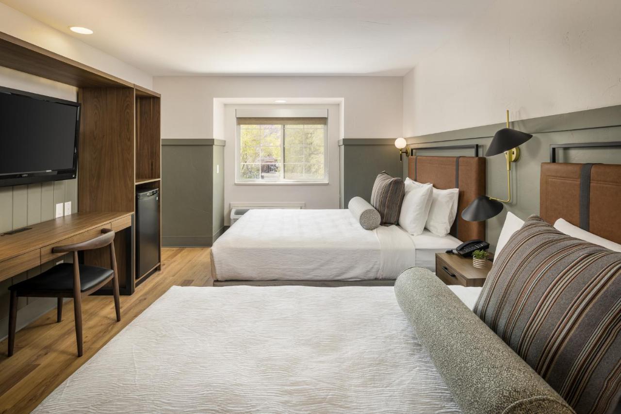 Standard Double Queen Room,1387889198:JPEG