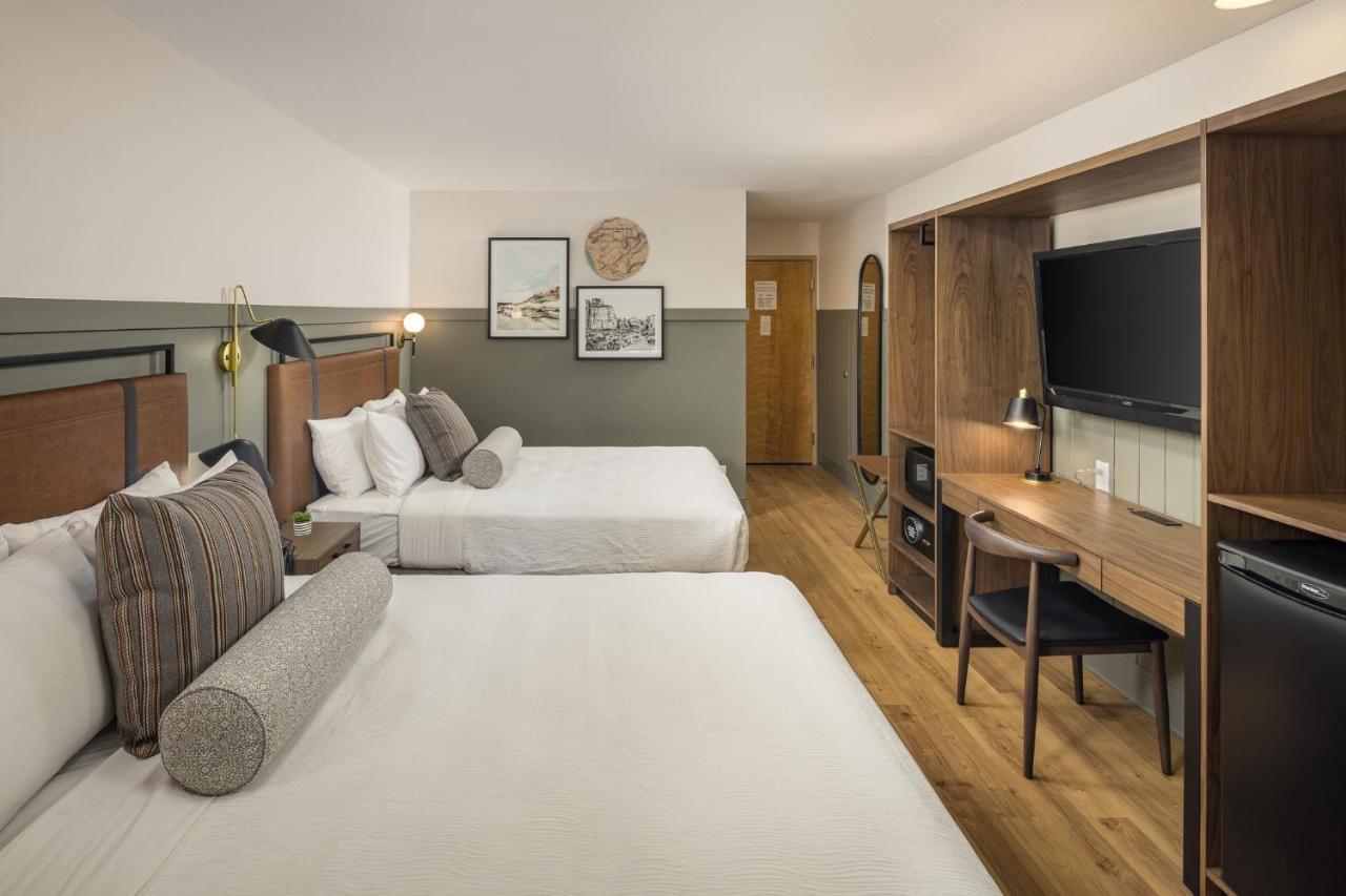 Standard Double Queen Room,1387889135:JPEG
