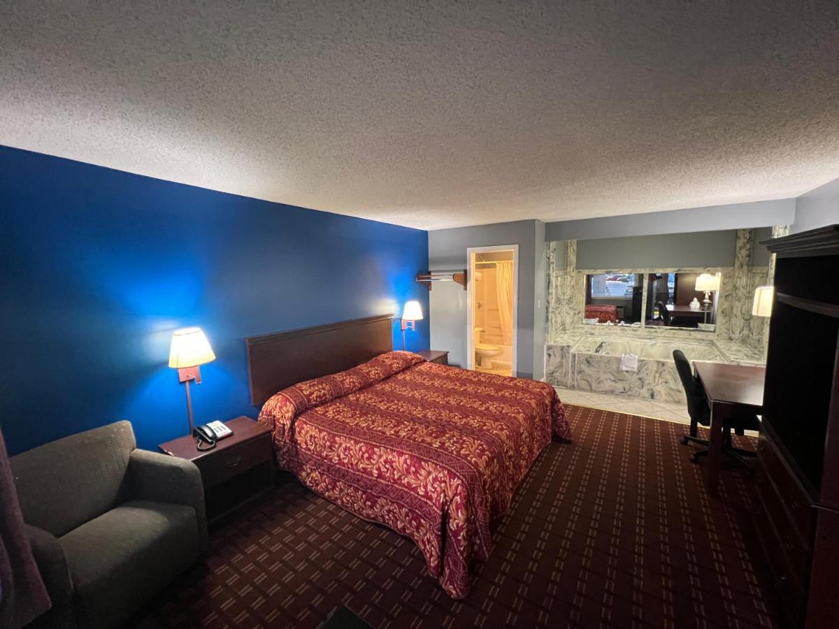 Deluxe Suite with Spa Bath