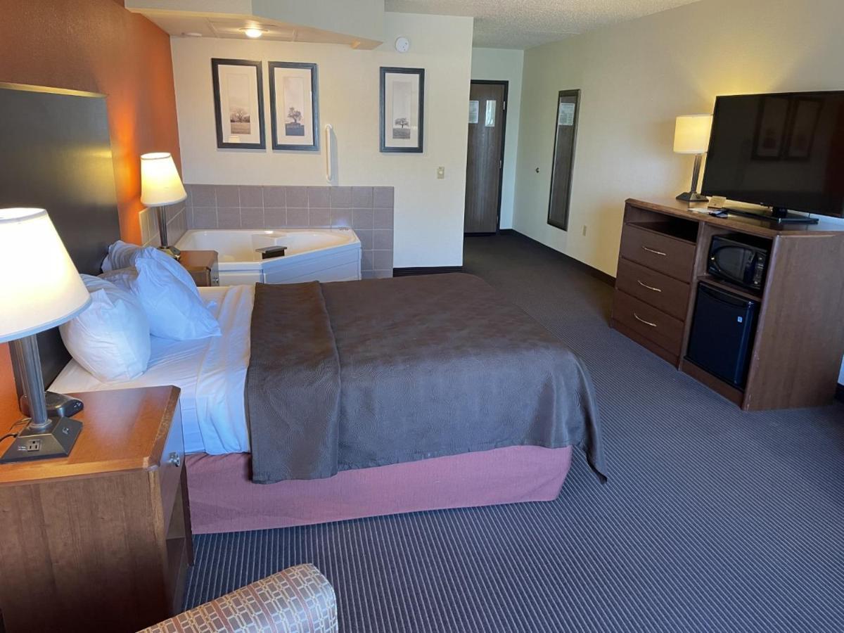 1 Queen Bed, Studio Suite, Non-Smoking
