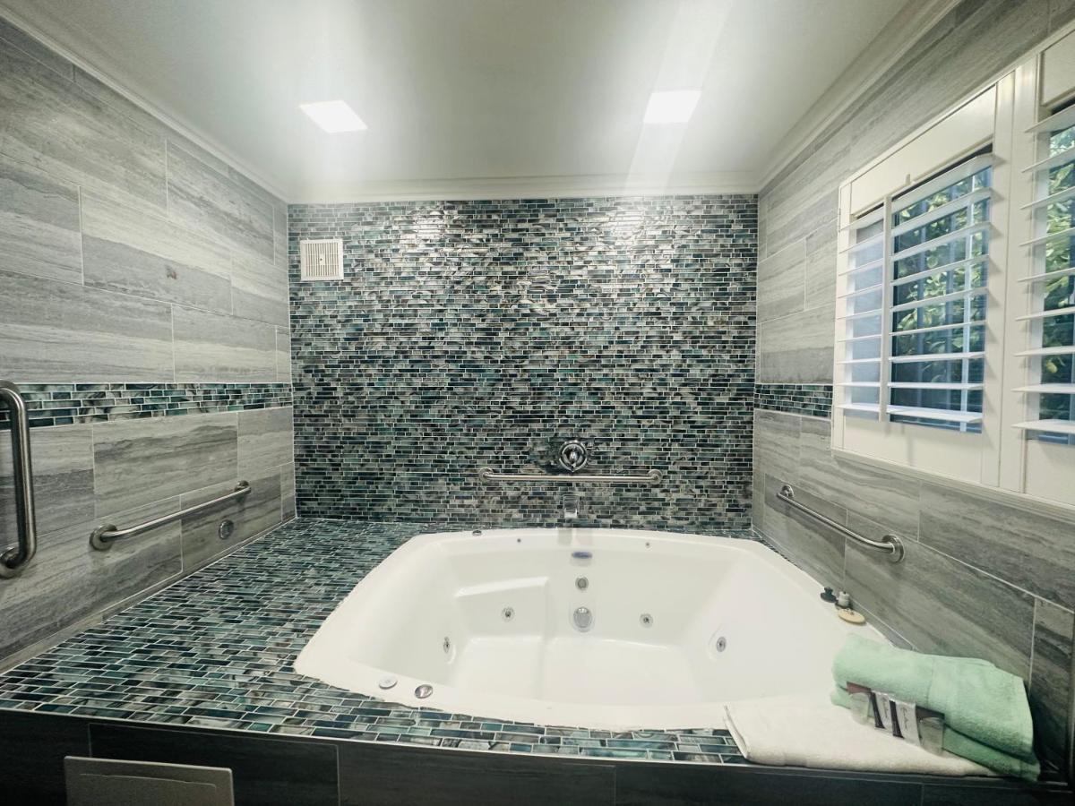 King Suite with Spa Bath
