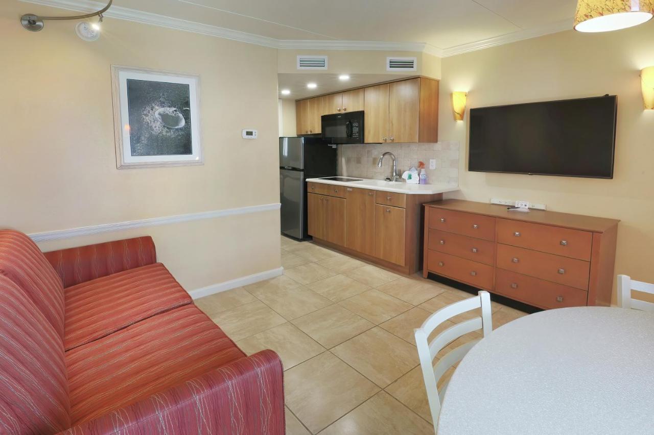Suite with Pool View