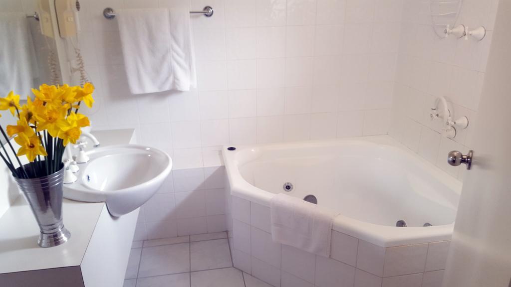 Deluxe King Room Spa Bath