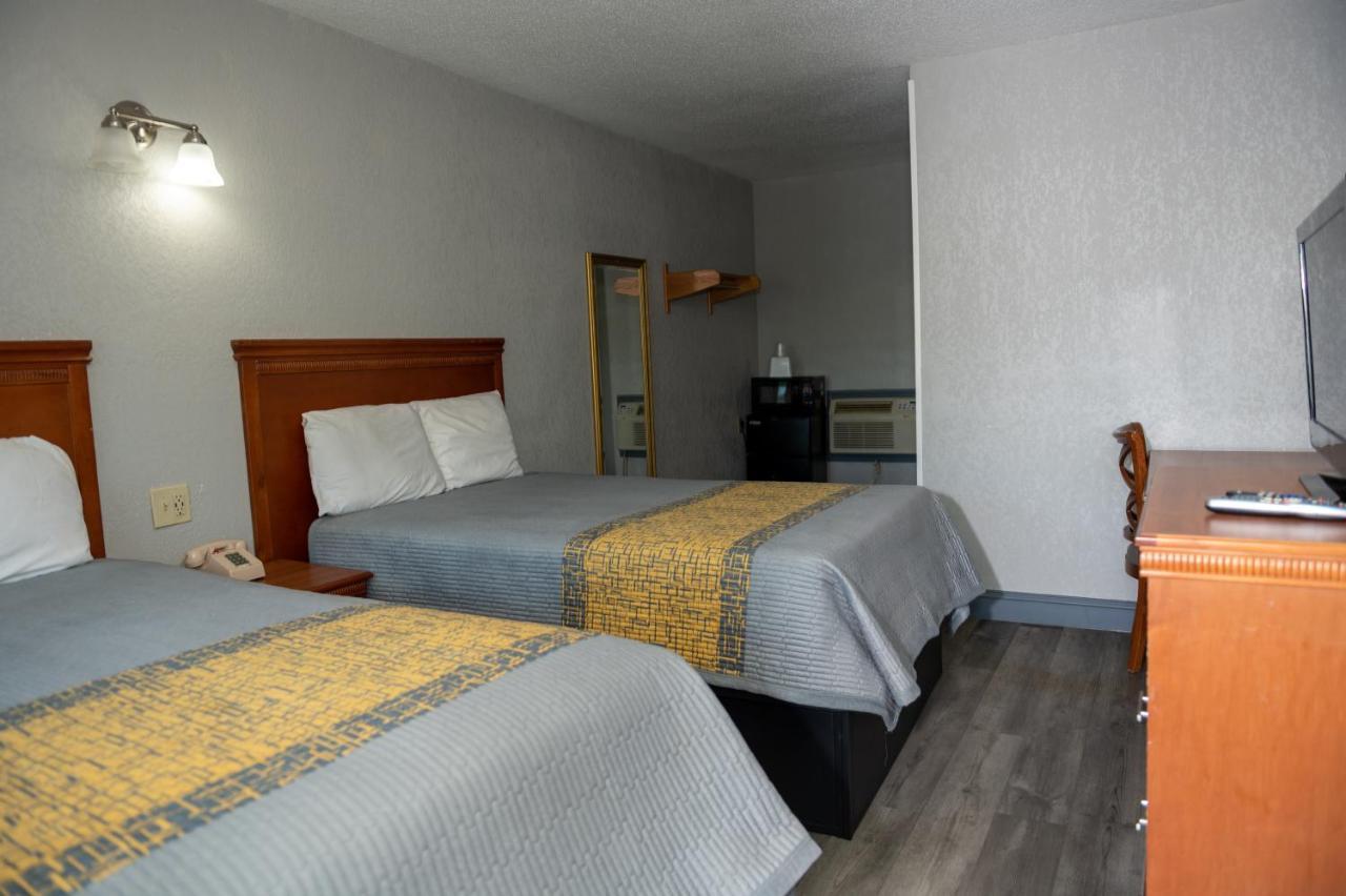 Deluxe Double Room (2 Adults + 1 Child)