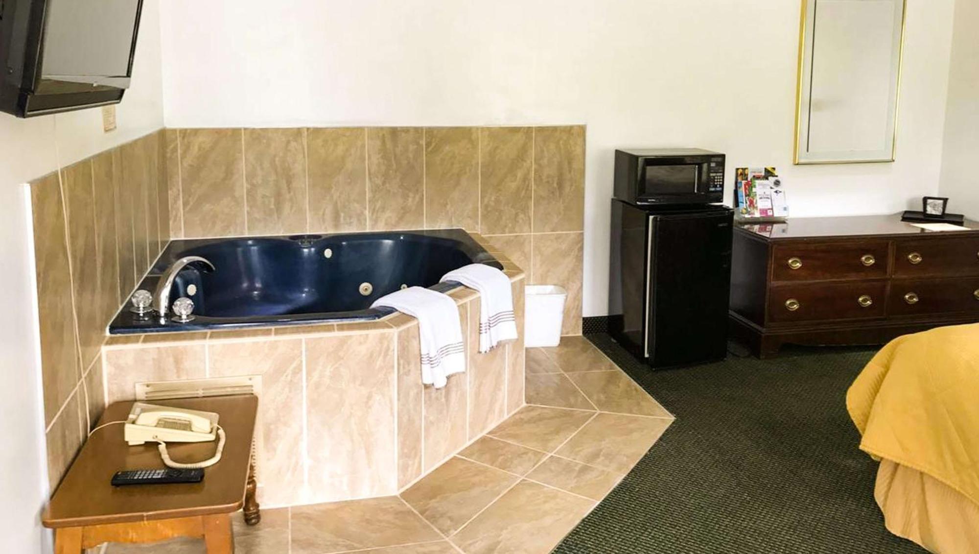 Suite with Whirlpool
