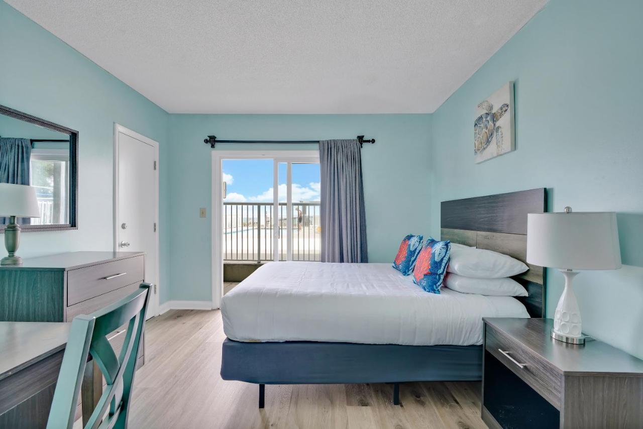 Queen Room with Pool View