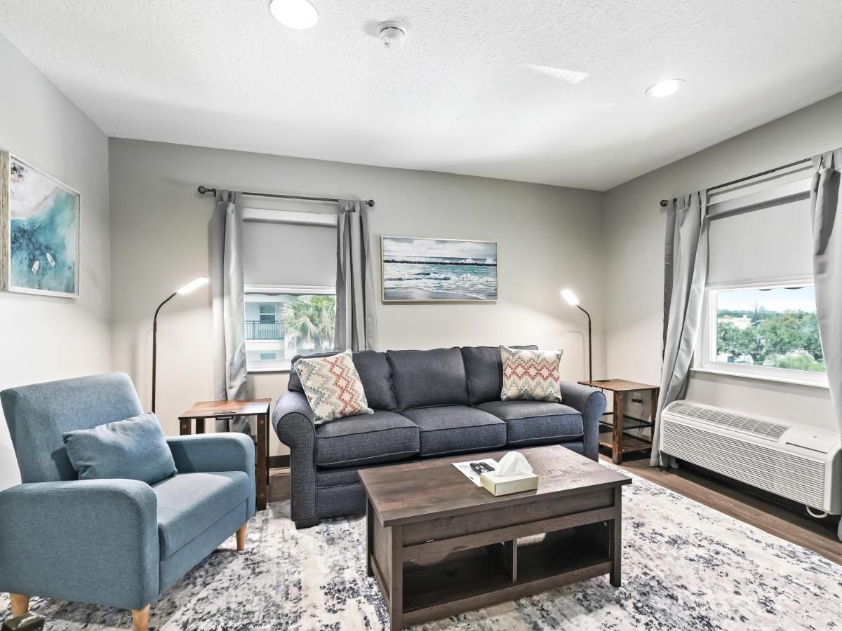 One-Bedroom Suite with Two Queen Beds and Living Room - Non-Smoking