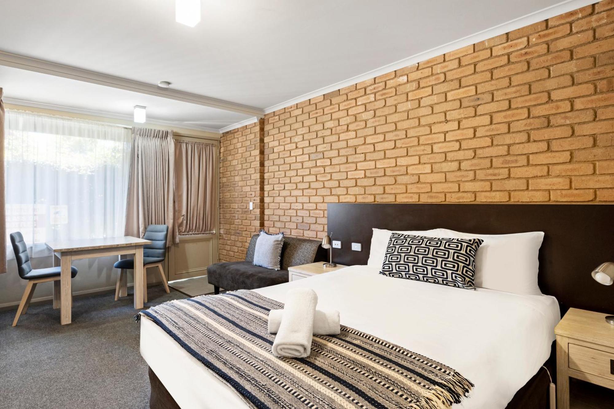 Executive Queen Room with Spa Bath