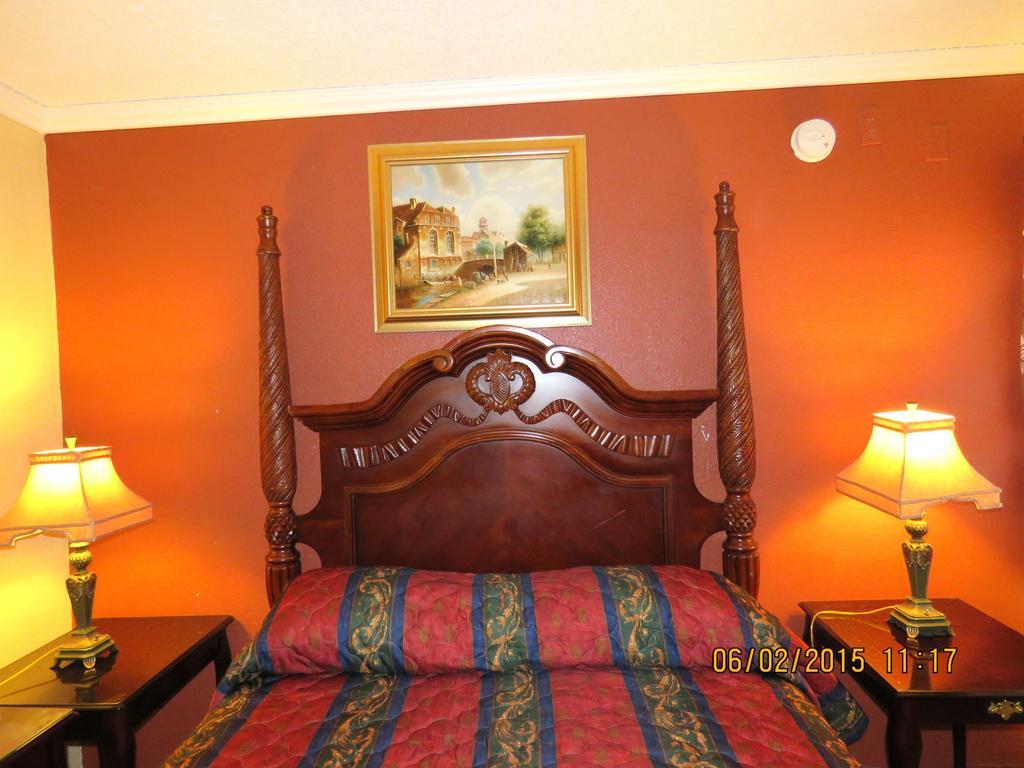 Deluxe Queen Room
