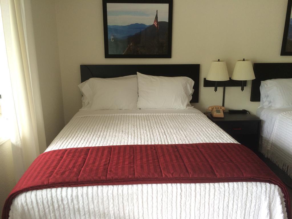 Deluxe Queen Room with Two Queen Beds and Shower