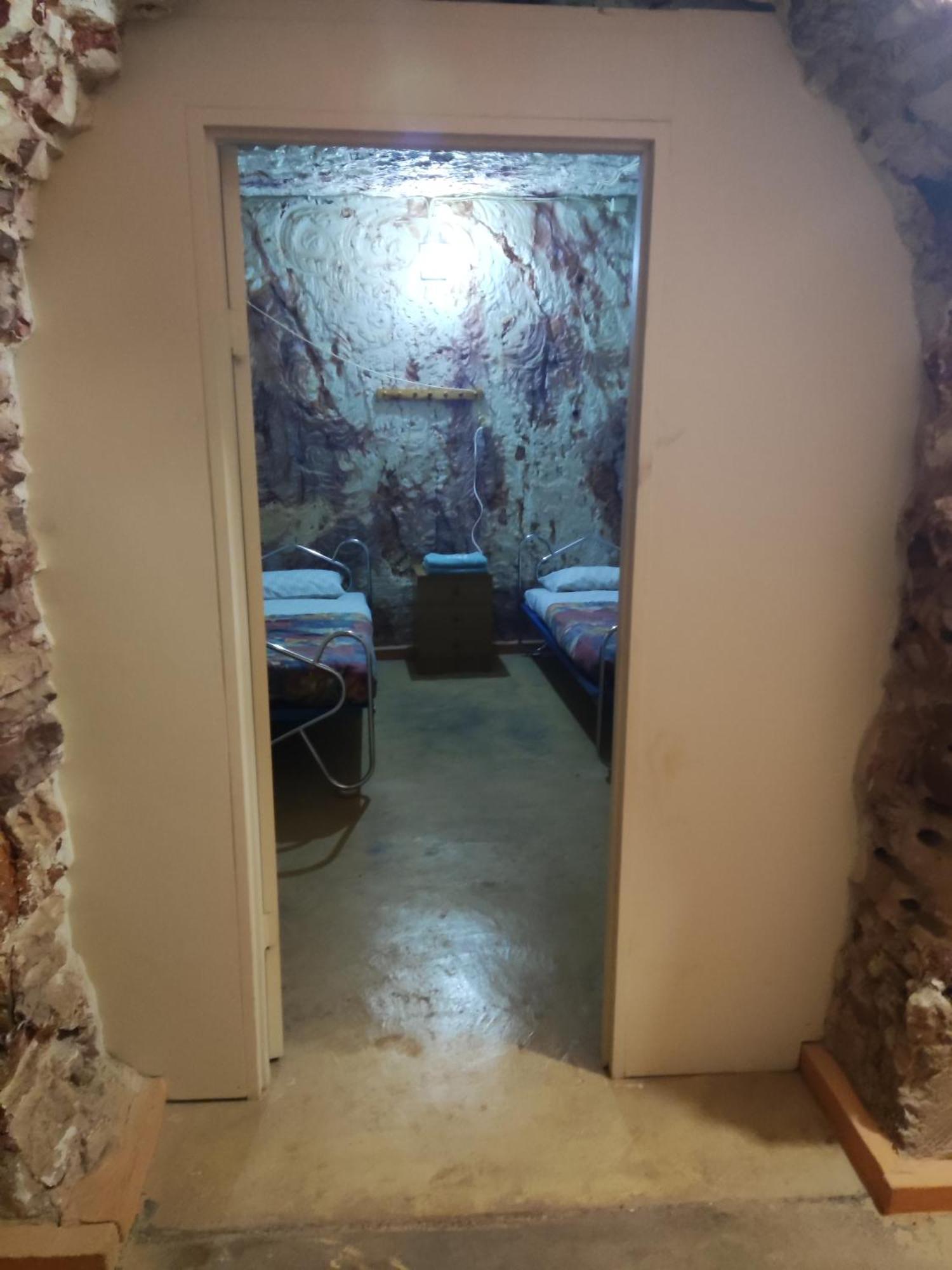 Twin Room with Private Bathroom - Underground,1517127160:JPEG