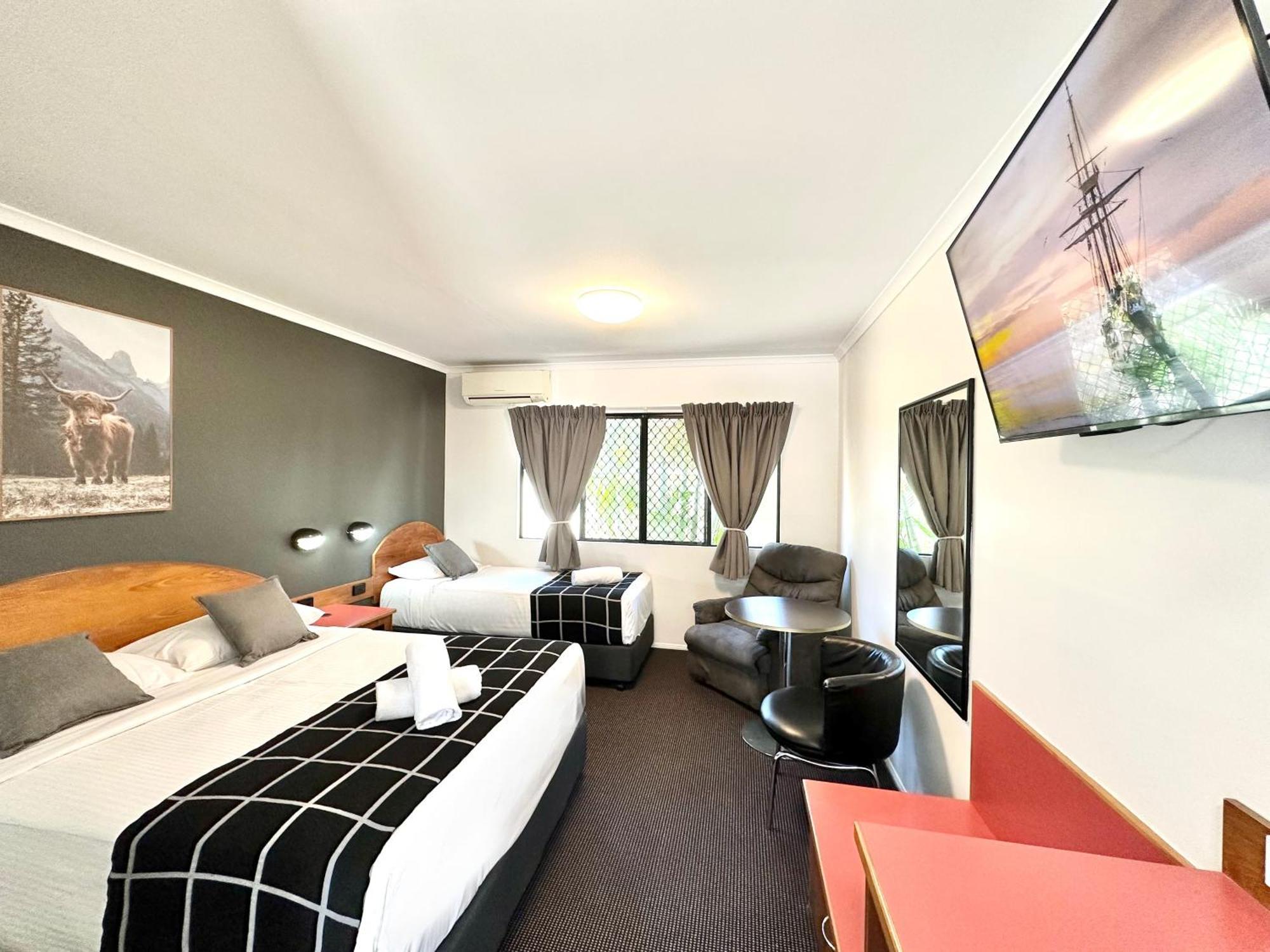 Queen Single Accessible Room,1521685141:JPEG
