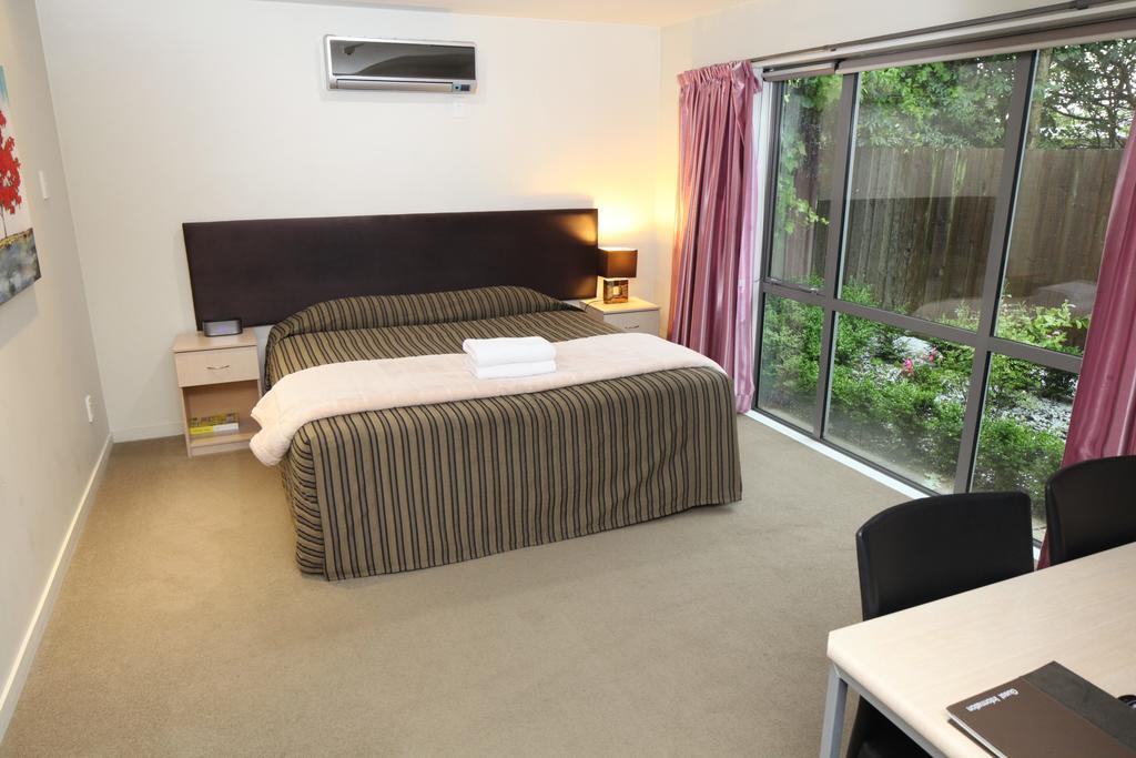 Studio with Spa Bath,256250801:JPEG