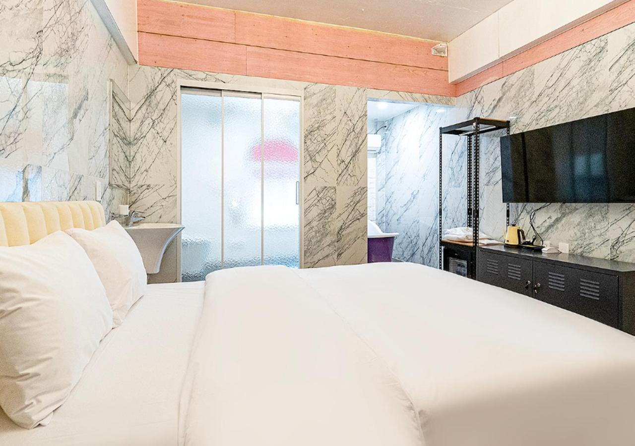 Premium King Room,1527063526:JPEG