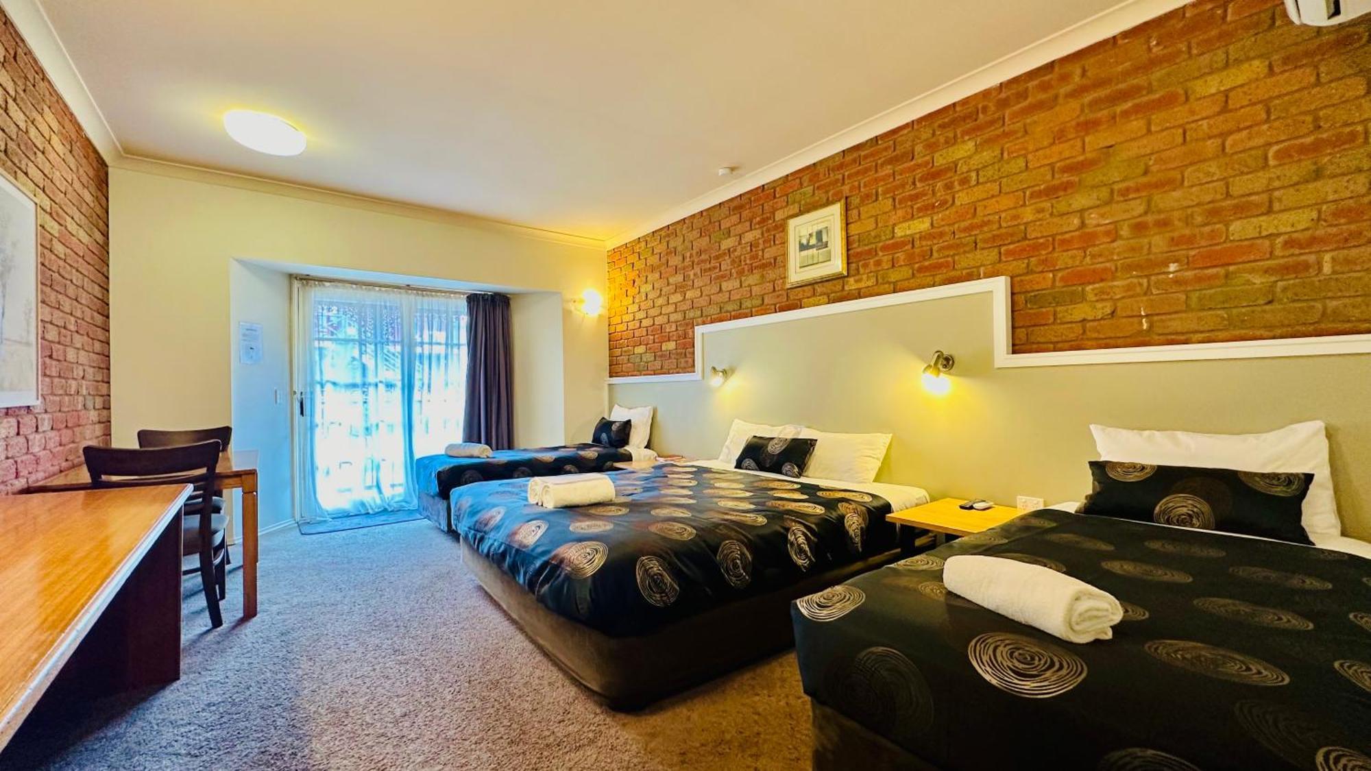Family Room with Garden View