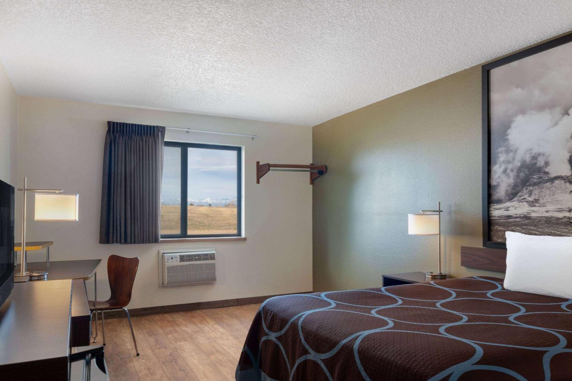 Queen Room - Mobility Access/Non-Smoking