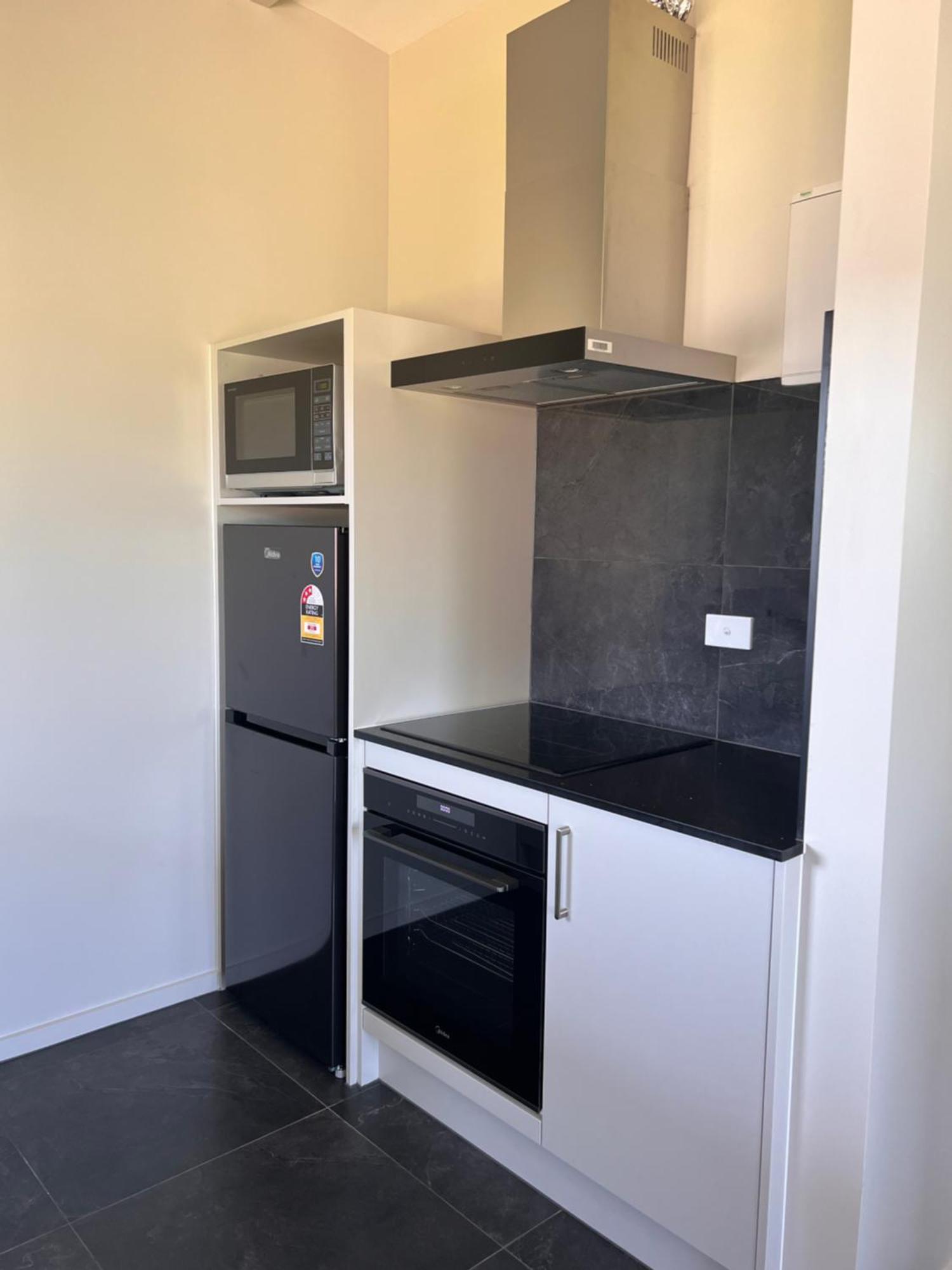 Apartment with Mountain View,1534933141:JPEG