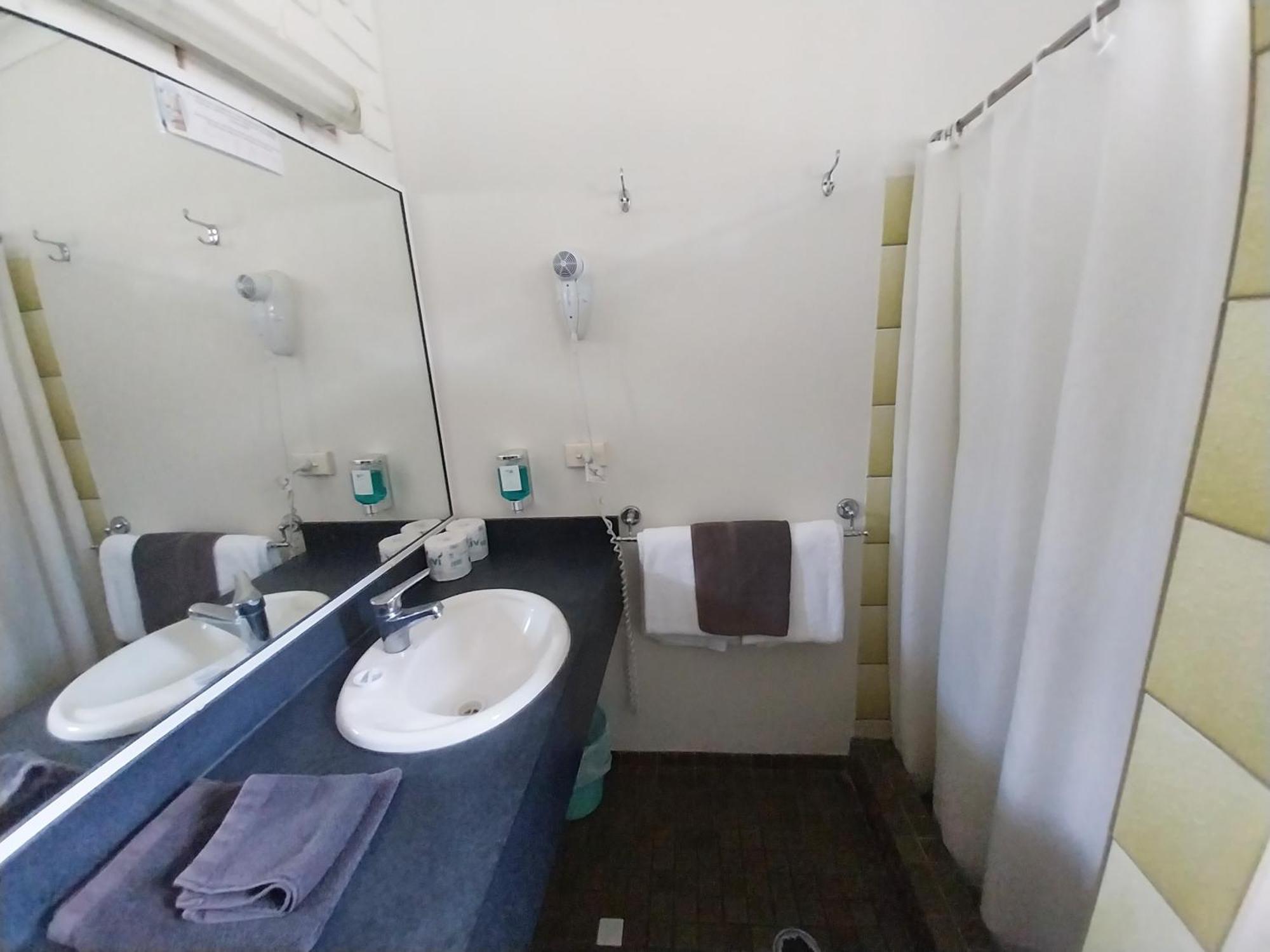 Queen Room,1522032658:JPEG