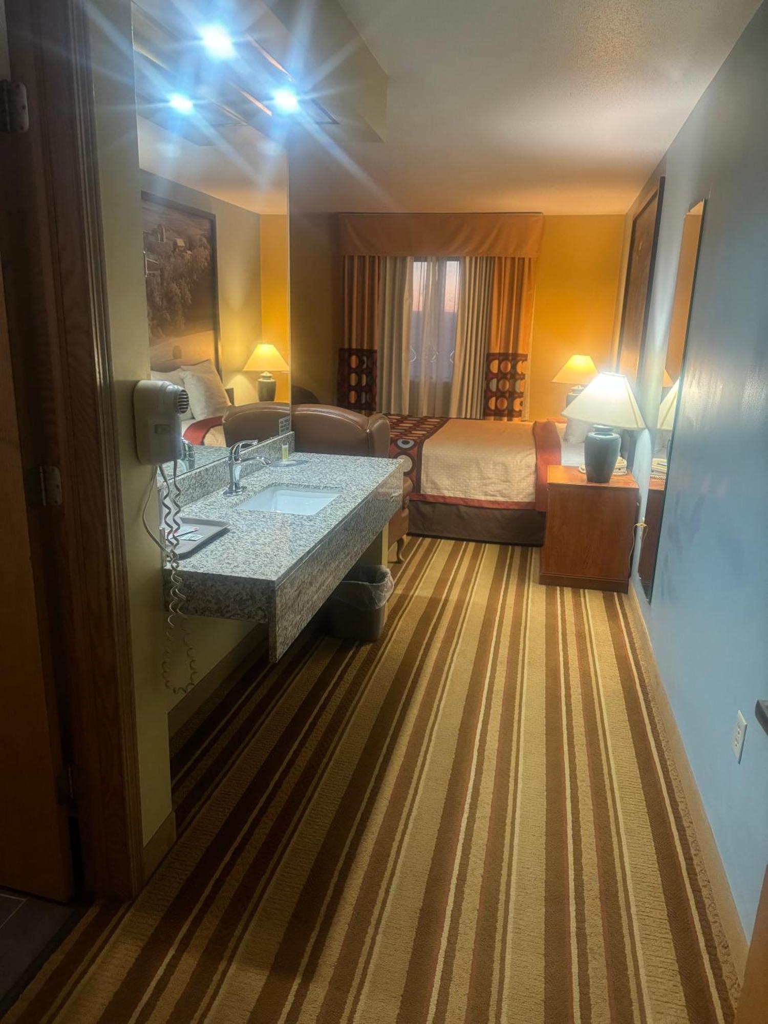 Queen Room - Mobility Access/Non-Smoking