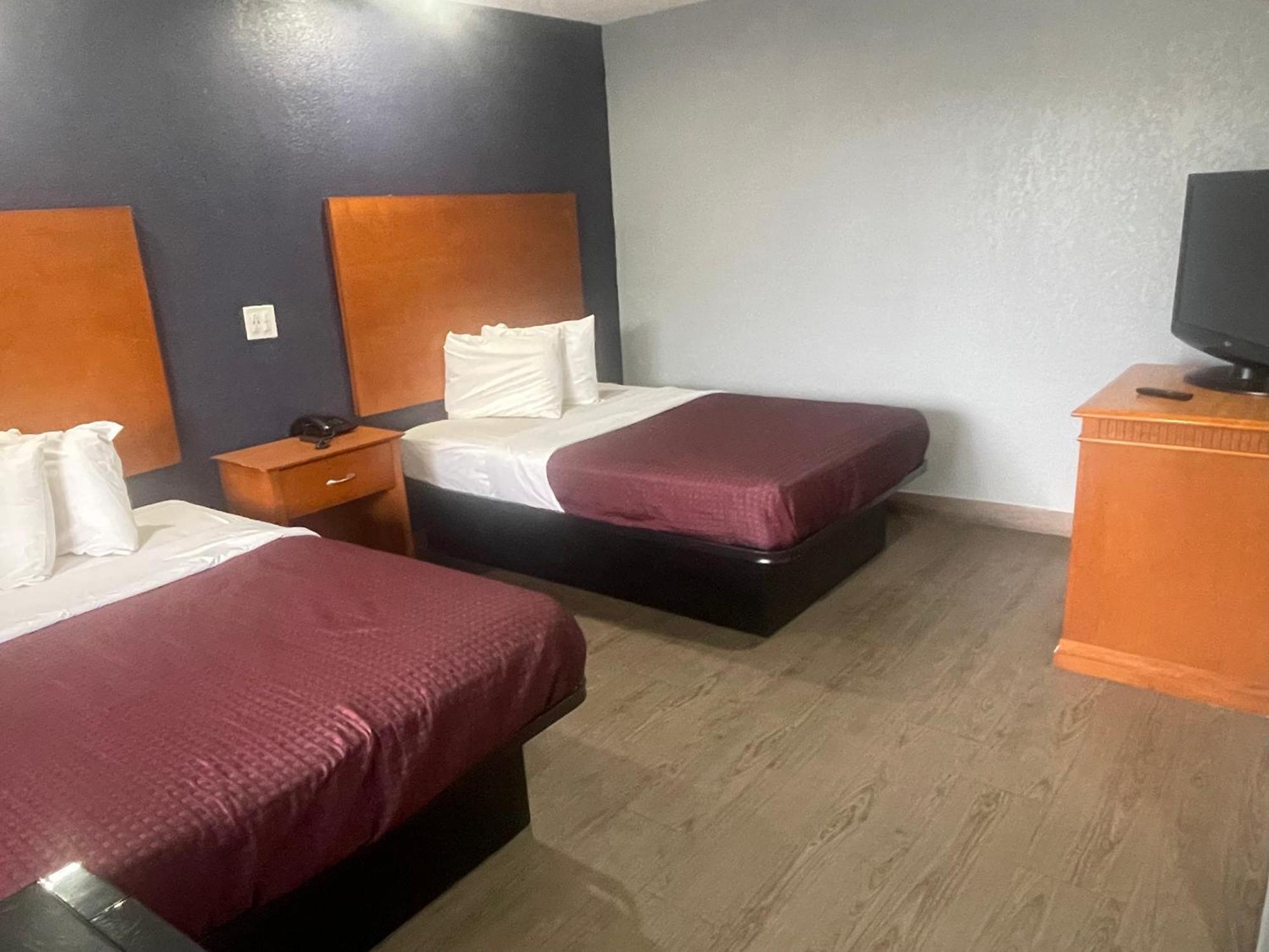 2 Double Beds Smoking