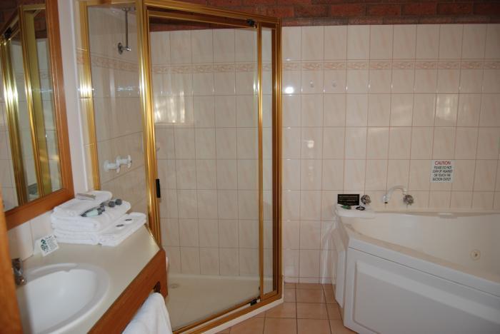 Queen Room with Spa Bath