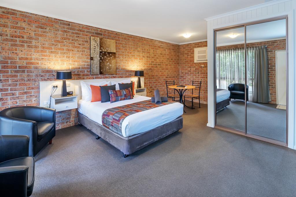 Queen Room,1584678996:JPEG