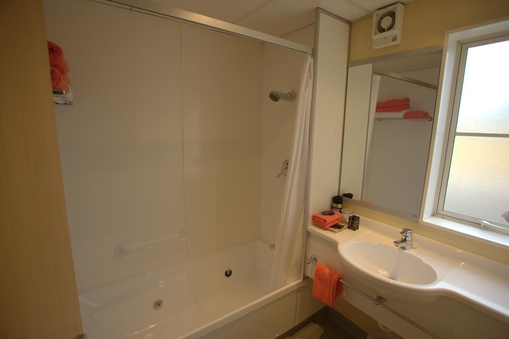 One-Bedroom Apartment,154480727:JPEG