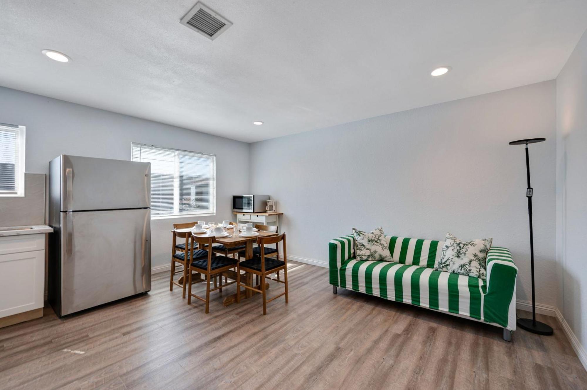 Two-Bedroom Suite,1544317738:JPEG