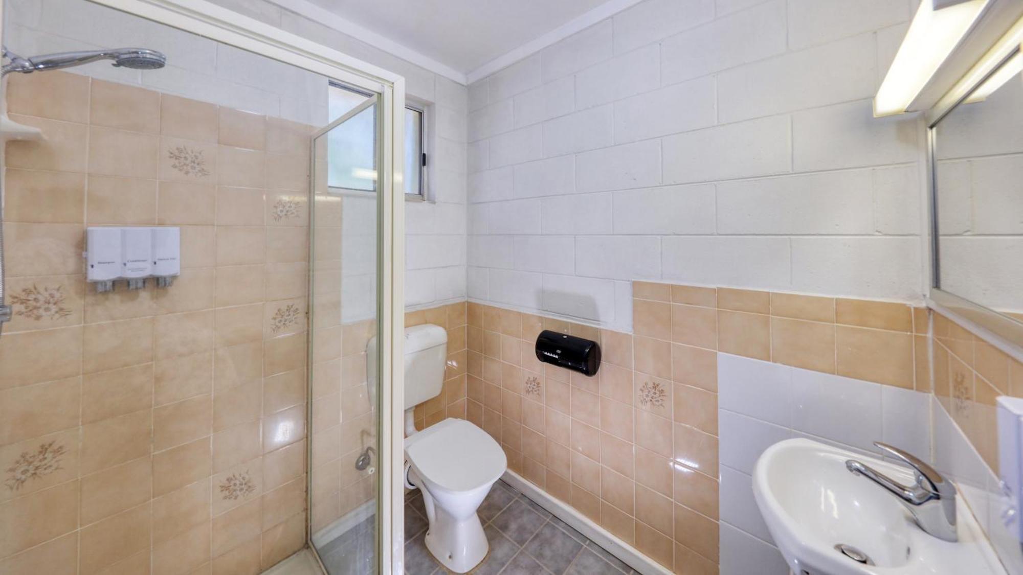 Deluxe Family Room,1544408341:JPEG