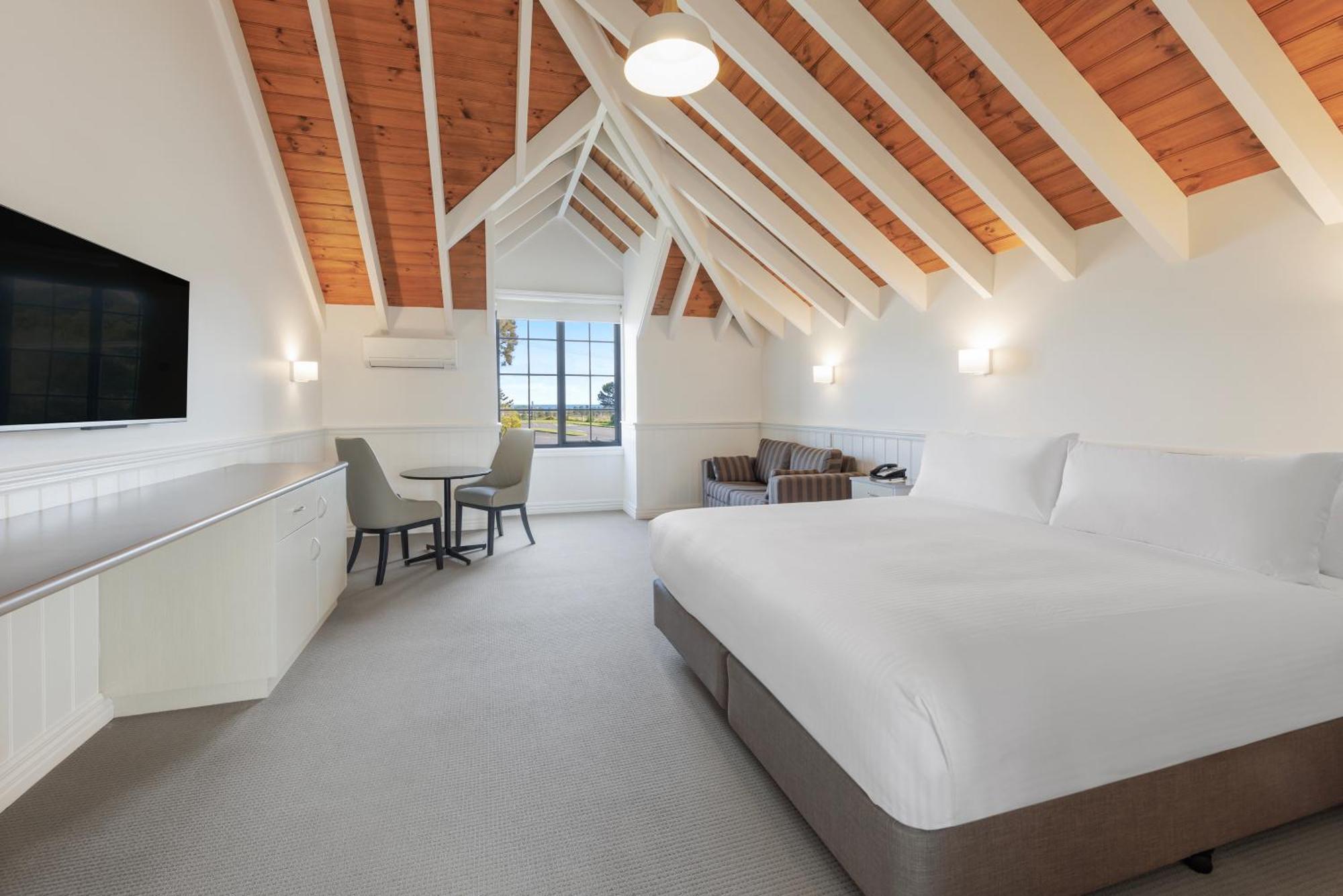 Deluxe King Room,1545109342:JPEG